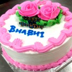 send half kg Eggless fresh cream strawberry flavour cake delivery