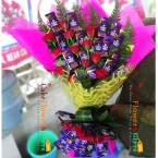 send big roses n chocolate bouquet delivery