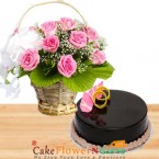 send half kg chocolate cake n pink roses basket delivery
