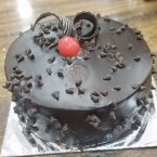 send half kg eggless choco chips cake delivery