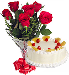 Pineapple Cake n Red Roses Bunch
