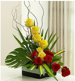 send Designer Bouquet of Yellow Red Roses delivery