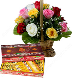 send Gift of 500gms Assorted Sweet Box n Roses Basket delivery