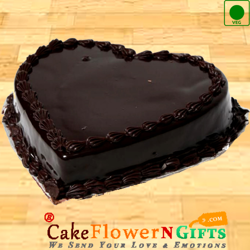 send Half Kg Heart Shaped Chocolate Truffle Eggless Cake delivery