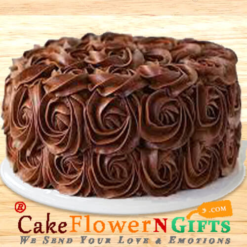 send Half Kg Eggless Roses Chocolate Cake delivery