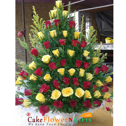 Yellow And Roses Designer Flower Bouquet Cakeflowerngifts Com