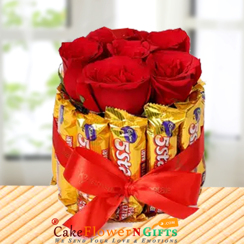 send Red Roses in Glass Vase n 5 Star Love Arrangement delivery