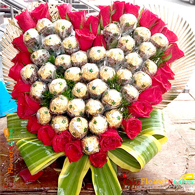 heart shaped 30 red roses 40 pcs ferrero rocher chocolate bouquet