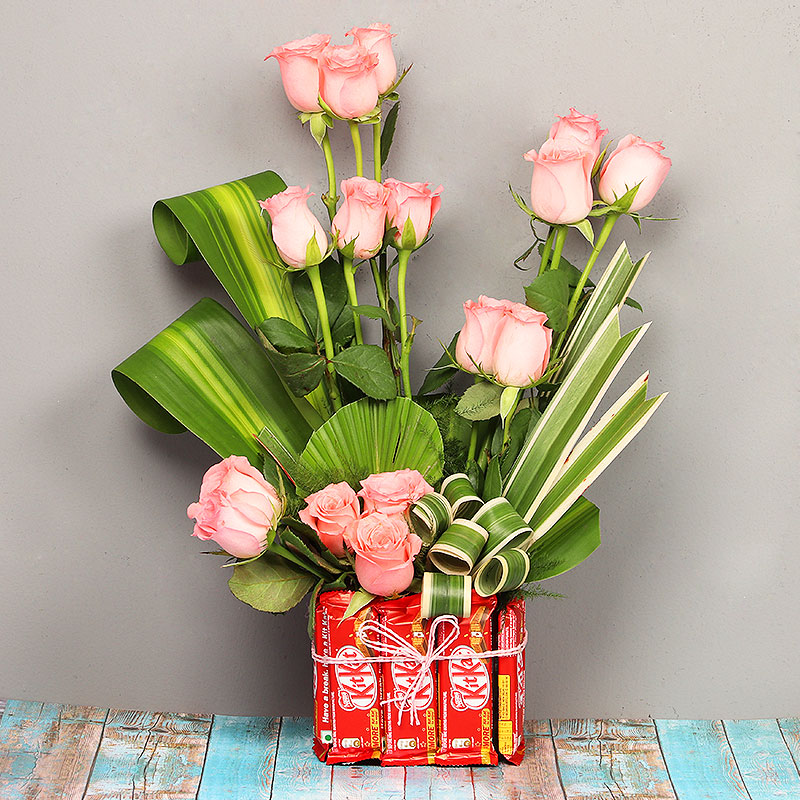 send 15 Pink Roses 12 Kitkat Vase Arrangement  delivery