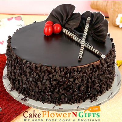 send half kg amusing chocolate chip cake delivery