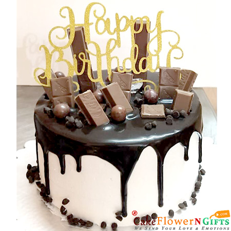 send half kg eggless decorate kitkat choco chips cake delivery