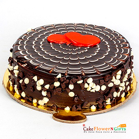 send half kg yummy choco chip cake delivery