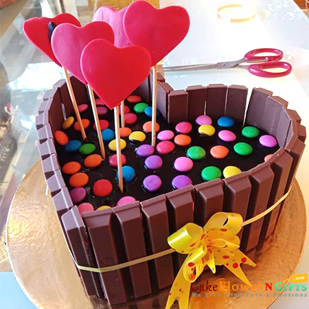 1kg gems kitkat chocolate heart shape cake