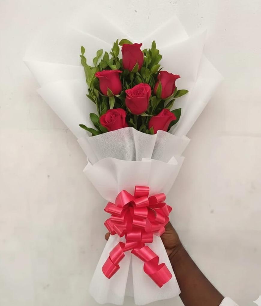 6 red roses bouquet