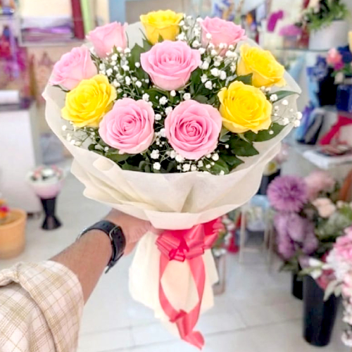 pink and yellow roses bouquet