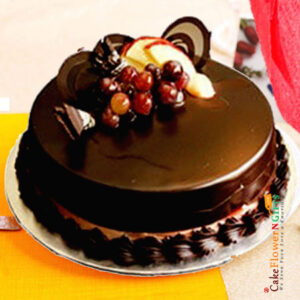 Chocolate cake with garnish