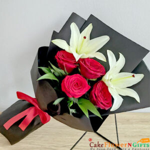 4 red roses 2 white lilies black paper packing bouquet