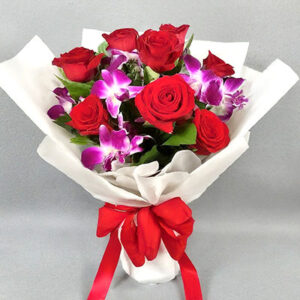 midnight sameday 8 red roses 4 Orchids bouquet home delivery